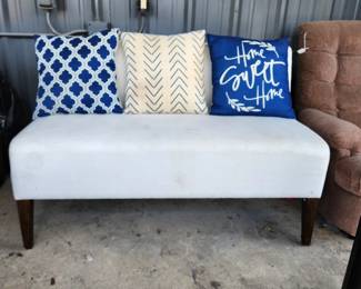 Beautiful white bench 
$100