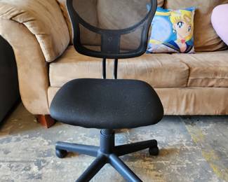 Black rolling student desk chair
$20