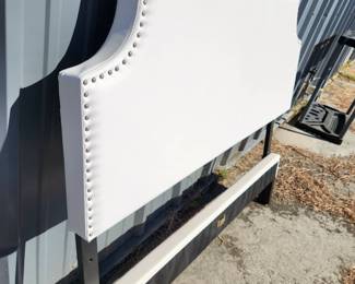 Same headboard as on the previous picture.  Just showing it at a different angle. 
$15