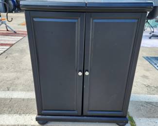 Cabinet bar
$80