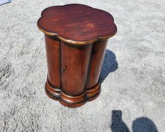 Seven seas vintage mahogany table.
$80