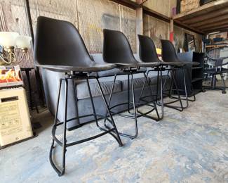 Same tulip counter height chairs as on previous picture but at different angle. 