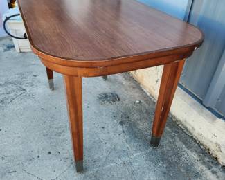 Same table as on the previous picture only showing the legs.
$45