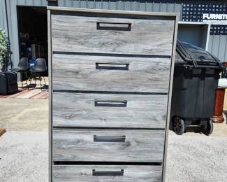 Smaller gray chest missing trim between the 2 last drawers.
$65