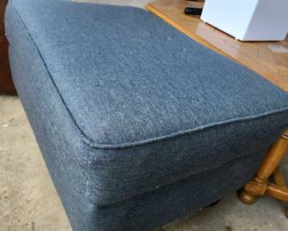 Ottoman in good condition 
$40