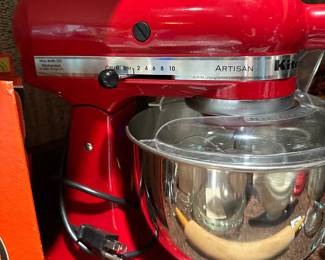 Kitchen-Aid Artisan Mixer like new!