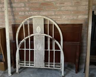 Metal Iron White Single Bed with Frame