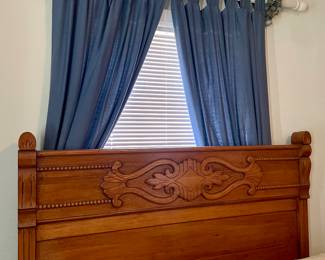 Antique Oak Bedroom Set

Full Headboard and Footboard 