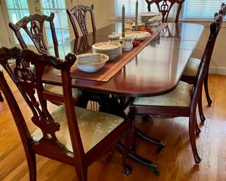 Drexel Mahogany Chippendale Ball Claw Dining Room Chairs and Table Set $500