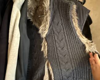 sleeveless cableknit vest - fur lined 