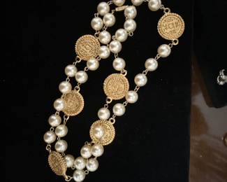 Vintage coin faux pearl Gold Necklace 