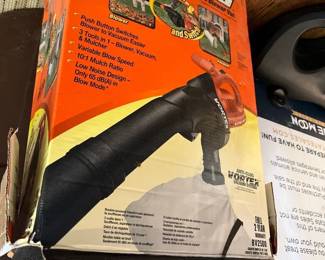 Black and Decker Leaf Hog Blower Vac 
