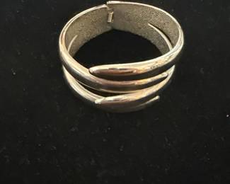 Vintage Clamper Bangle Bracelet gold Tone 