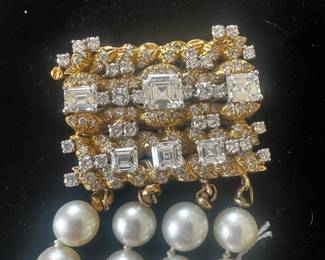 A remarkable pearl and 7ct of diamonds vintage Bracelet