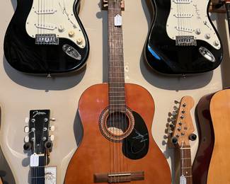 Loretta Lynn, Toby Keith, Dwight Yokum, Kenny Chesney, Jimmy Buffet, Porter Wagoner, Merle Haggard, Shania Twain, Reba McEntire, Sugarland, Jewel, Josh Turner, Glen Campbell, Kellie Pickler, Blake Shelton, Faith Hill and Tim McGraw, Les Paul, Kris Kristofferson, Vince Gill, Darryl Worley, Brooks & Dunn/, Marty Roe, Brad Paisley, George Strait, Clint Black, Ray Price, Alan Jackson, Miranda Lambert, ...