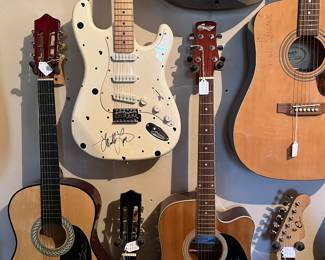 Loretta Lynn, Toby Keith, Dwight Yokum, Kenny Chesney, Jimmy Buffet, Porter Wagoner, Merle Haggard, Shania Twain, Reba McEntire, Sugarland, Jewel, Josh Turner, Glen Campbell, Kellie Pickler, Blake Shelton, Faith Hill and Tim McGraw, Les Paul, Kris Kristofferson, Vince Gill, Darryl Worley, Brooks & Dunn/, Marty Roe, Brad Paisley, George Strait, Clint Black, Ray Price, Alan Jackson, Miranda Lambert, ...