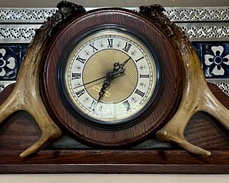 Mantle Clock w Antlers