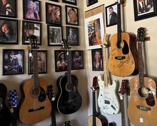 Loretta Lynn, Toby Keith, Dwight Yokum, Kenny Chesney, Jimmy Buffet, Porter Wagoner, Merle Haggard, Shania Twain, Reba McEntire, Sugarland, Jewel, Josh Turner, Glen Campbell, Kellie Pickler, Blake Shelton, Faith Hill and Tim McGraw, Les Paul, Kris Kristofferson, Vince Gill, Darryl Worley, Brooks & Dunn/, Marty Roe, Brad Paisley, George Strait, Clint Black, Ray Price, Alan Jackson, Miranda Lambert, ...