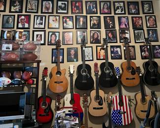 Loretta Lynn, Toby Keith, Dwight Yokum, Kenny Chesney, Jimmy Buffet, Porter Wagoner, Merle Haggard, Shania Twain, Reba McEntire, Sugarland, Jewel, Josh Turner, Glen Campbell, Kellie Pickler, Blake Shelton, Faith Hill and Tim McGraw, Les Paul, Kris Kristofferson, Vince Gill, Darryl Worley, Brooks & Dunn/, Marty Roe, Brad Paisley, George Strait, Clint Black, Ray Price, Alan Jackson, Miranda Lambert, ...