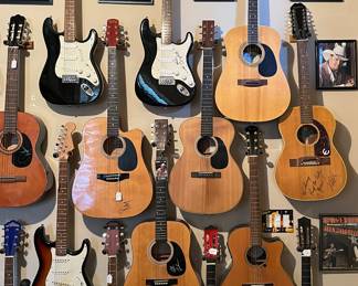 Loretta Lynn, Toby Keith, Dwight Yokum, Kenny Chesney, Jimmy Buffet, Porter Wagoner, Merle Haggard, Shania Twain, Reba McEntire, Sugarland, Jewel, Josh Turner, Glen Campbell, Kellie Pickler, Blake Shelton, Faith Hill and Tim McGraw, Les Paul, Kris Kristofferson, Vince Gill, Darryl Worley, Brooks & Dunn/, Marty Roe, Brad Paisley, George Strait, Clint Black, Ray Price, Alan Jackson, Miranda Lambert, ...