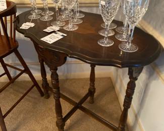 Waterford Araglin Water Goblet Set, Waterford Araglin Wine Glasses, Scalloped Accent Table