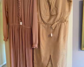 Women's clothing sizes L-1X (brands like: Coldwater Creek, Ralph Lauren, Chessa Davis, vintage clothing)
	•  Women's handbags (brands like: Kate Spade, Michael Kors)
