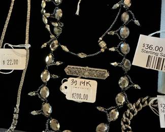 Magnetic seed bead necklace