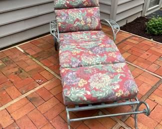 Salterini Chaise with Cushion