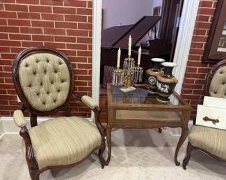 Pair vintage chairs and display table