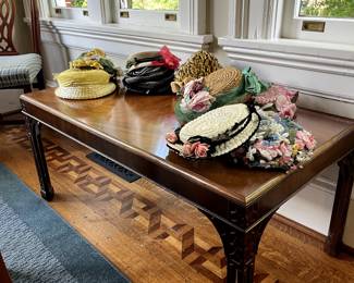 Table and vintage ladies hats