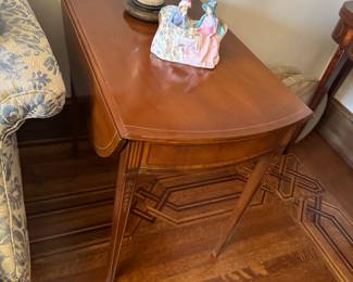Drop leaf End Table