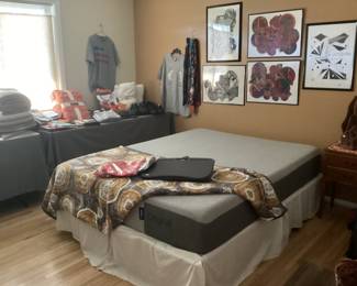 Casper queen mattress ,nice bedding