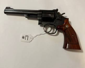 #17 Smith & Wesson 1982 model 19–5 357 mag. Excellent used condition