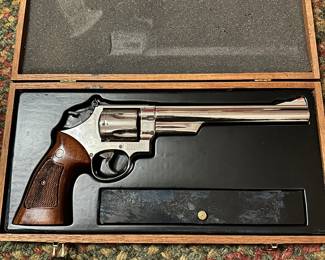 #13 Smith & Wesson model 29–2 44 mag dirty Harry model. Excellent used condition.