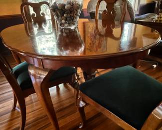 beautiful queen anne legs