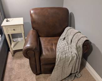 Leather-like chair that reclines, great condition!