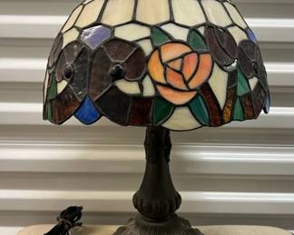 FTH318- Tiffany Style Stained Glass Table Lamp