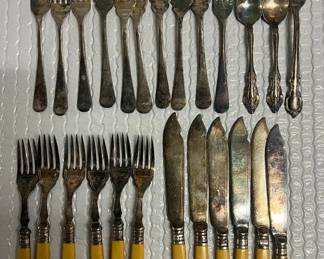 FTH182- Assorted Vintage Cutlery 