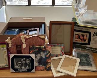 FTH502 Mystery Picture Frame Lot 