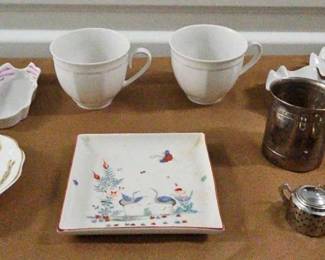 FTH198-Vintage Vignette Of Artistic Trinkets And Collectibles