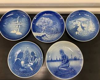 FTH338- Vintage Royal Copenhagen Porcelain Decorative Plates