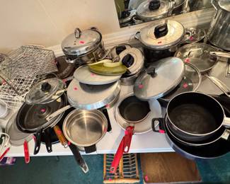 Pots/Pans/Kitchen Items