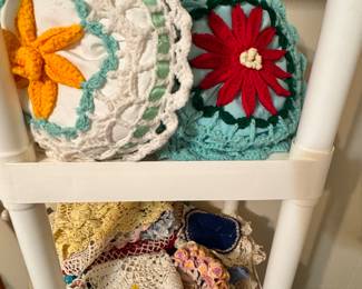 Pot holders/doilies 