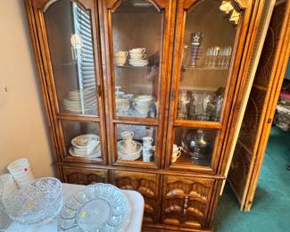 China Cabinet/China/Glassware