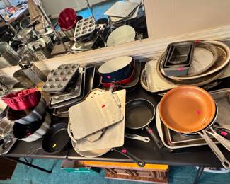 Pots/Pans/Kitchen Items