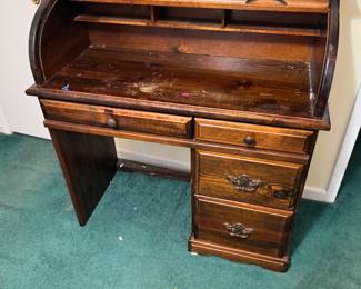 Roll top desk