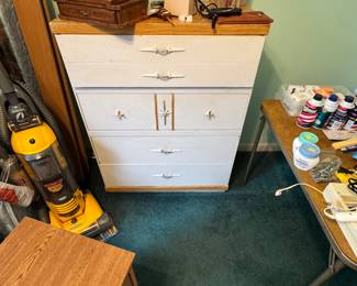 Chest/Vaccuum Cleaner