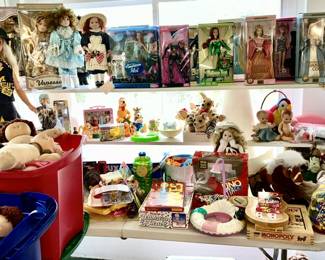 Lots of dolls, Barbie, Cabbage Patch, etc.