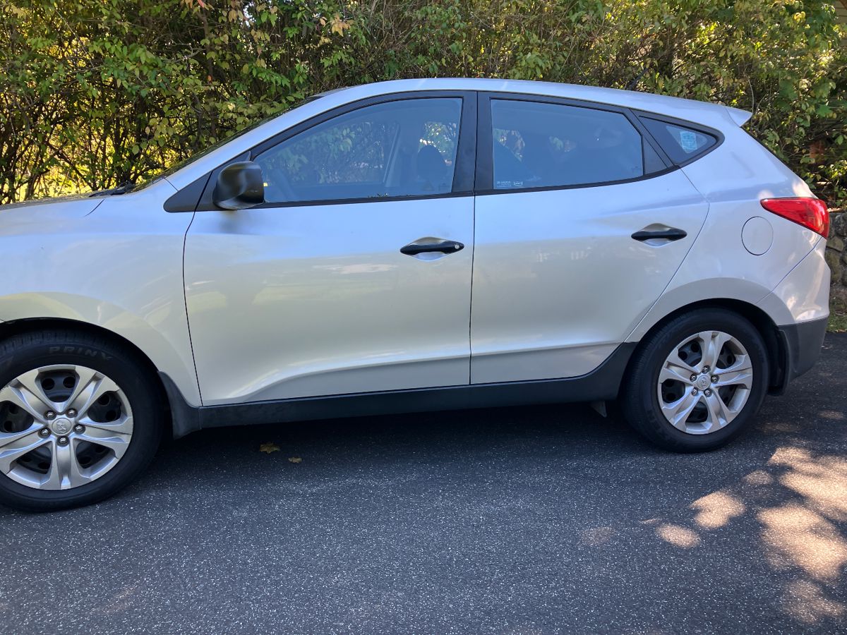 Hyundai Tucson car 2010