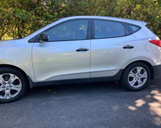 Hyundai Tucson car 2010